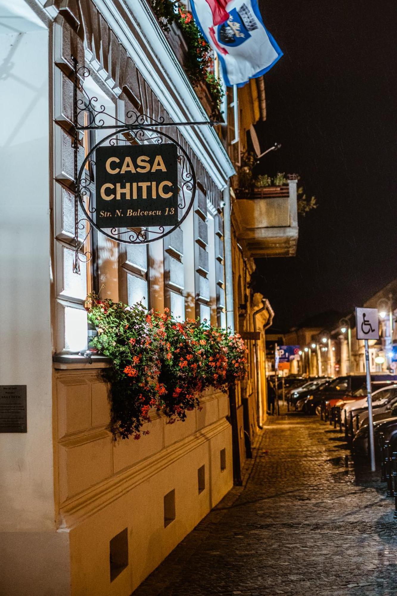 Casa Chitic - Hotel & Restaurant- Str Nicolae Balcescu 13 Braşov Eksteriør billede